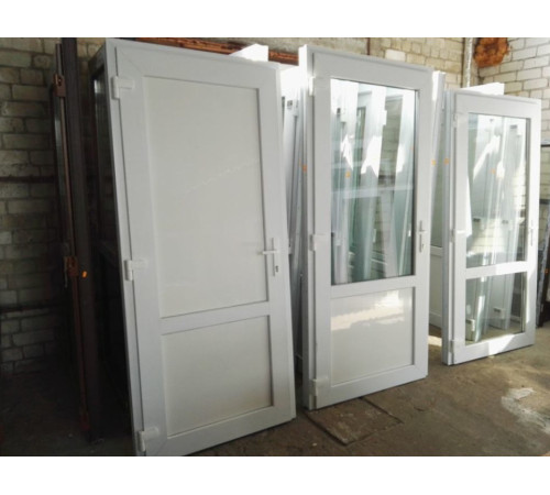 Металопластикові двері WDS 5S поворотно-відкидне 900 x 2200 мм